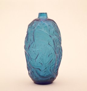 Vaso opaco leitoso com traços de matização manual, c.1902 (vidro)